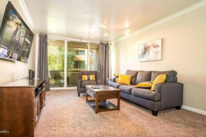 Relaxing Condo with Parking - Minutes to Old Town!